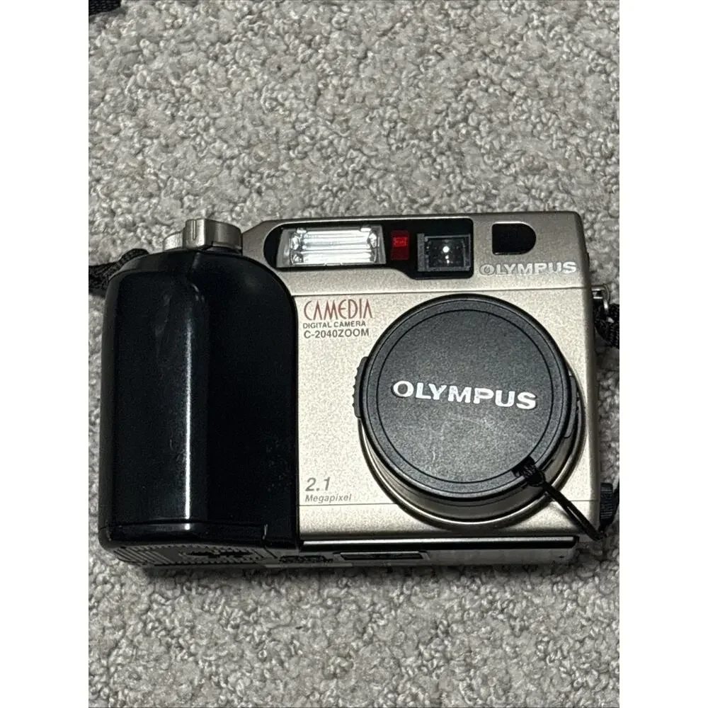 Olympus CAMEDIA C-2040 Zoom 2.1MP Digital Camera TESTED SD card Not included
